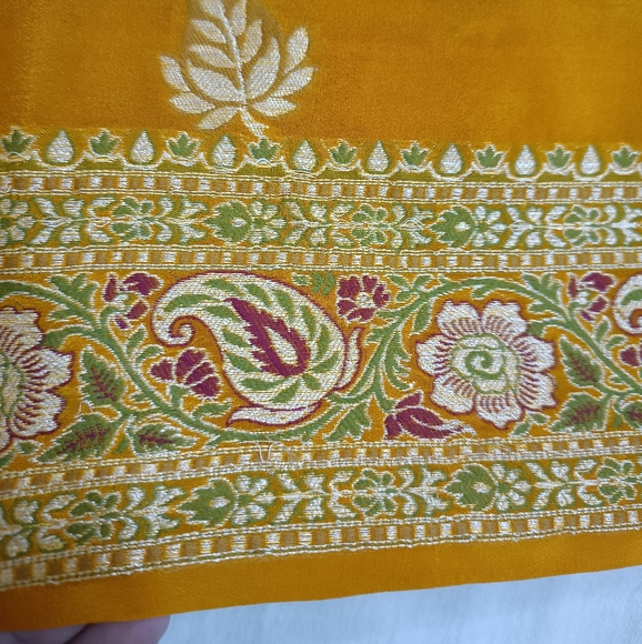 Fine embroidered saree - Picture 3 of 13